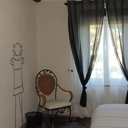 Campagne Beausoleil بيت ضيافة